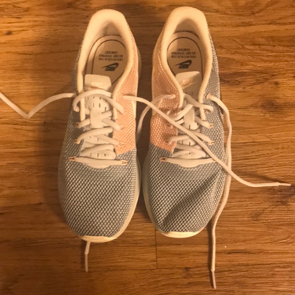Nike tennis shoes